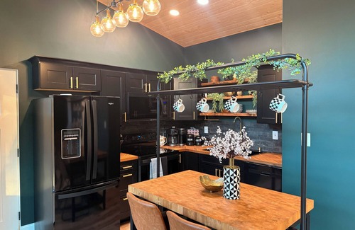 Leasburg Cabina | Luxury Couples Retreat with Hot Tub and Sauna
