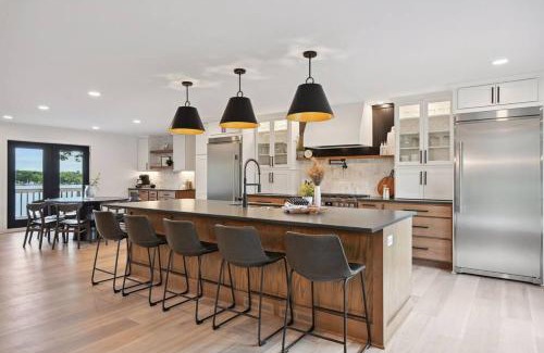 Alexandria Casa | Luxury Cowdry Cottage Lake Home
