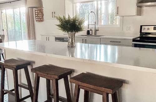 Education Hill Casa | Luxury & Cozy Home Retreat near Trails, MSFT, Downtown, Wineries, Woodinville