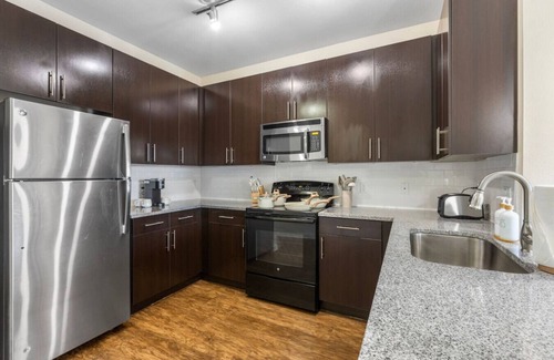 Courier City - Oscawana Apartamento | Luxury Cozy King Suite | Pool/Gym/Free Parking!