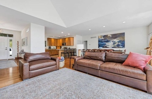 Innsbrook Casa | Luxury Cozy Lakefront Cedar Tub