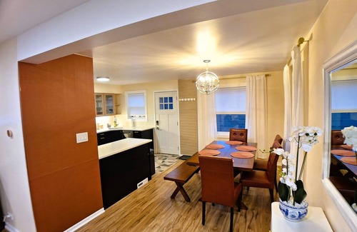 Gurnee Casa | Luxury Cozy Stay-Near Six Flags, Navy Base