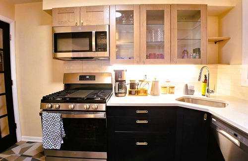 Gurnee Casa | Luxury Cozy Stay-Near Six Flags, Navy Base