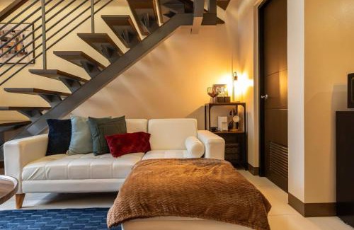 Salcedo Village Apartamento | Luxury Cozy Stylish Loft in Makati