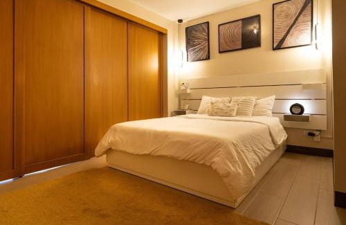Salcedo Village Apartamento | Luxury Cozy Stylish Loft in Makati