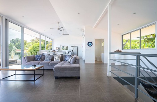 Punta Leona Casa | Luxury Modern House Ocean View Infinity Pool 5-min walk to #1 White Sand Beach