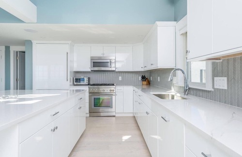 West Hyannisport Casa | Luxury Craigville Beach Oceanfront Rental