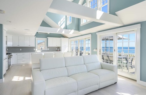 West Hyannisport Casa | Luxury Craigville Beach Oceanfront Rental