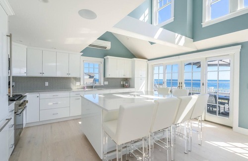 West Hyannisport Casa | Luxury Craigville Beach Oceanfront Rental