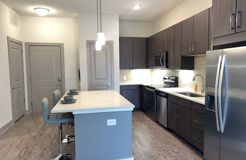 Chamblee Apartamento | Luxury Creator's Loft | Onsite Pool!
