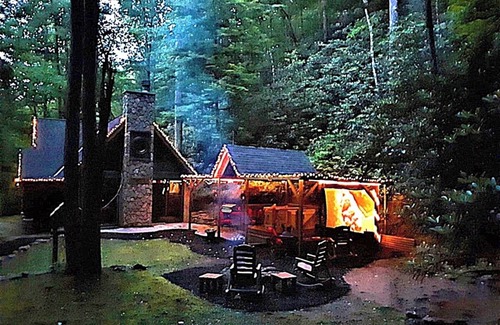 Gatlinburg - Pigeon Forge Cabaña | Libro de cuentos de lujo Cottage 5 acres aislados de exuberante bosque y corrientes * pacífico *