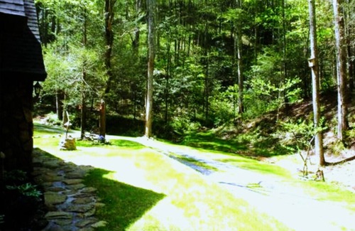 Gatlinburg - Pigeon Forge Cabaña | Libro de cuentos de lujo Cottage 5 acres aislados de exuberante bosque y corrientes * pacífico *