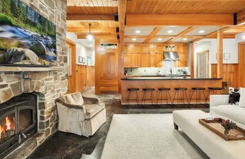 Cle Elum Casa | Luxury custom-built private mountain getaway with trail access