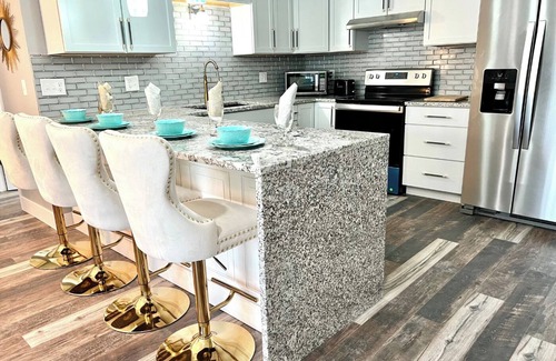 Appleton Apartamento | Luxury Custom Peacock Penthouse w/garage