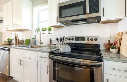 Cylburn Casa | Luxury Cylburn Home -Walking Distance to Mt. Sinai Hospital & Cylburn Arborateum