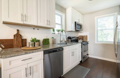 Cylburn Casa | Luxury Cylburn Home -Walking Distance to Mt. Sinai Hospital & Cylburn Arborateum
