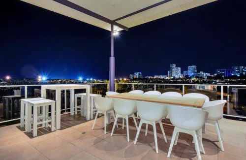 Stuart Park Casa | Luxury Darwin City Lights Jacuzzi Central Location Large House New Furnishings