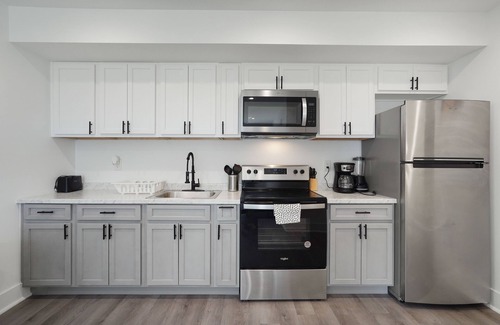 Petworth Cama Y Desayuno | Luxury DC Unit with Courtyard View & Close to All