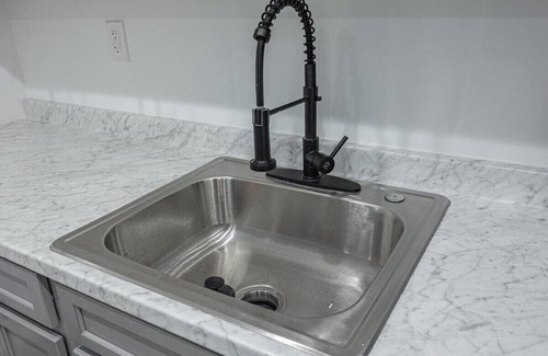 Petworth Cama Y Desayuno | Luxury DC Unit with Courtyard View & Close to All