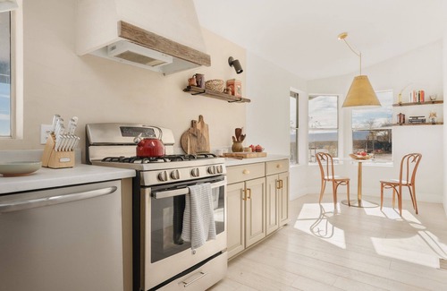 Landers Casa | Luxury Desert Home with 3 BR - Dog friendly
