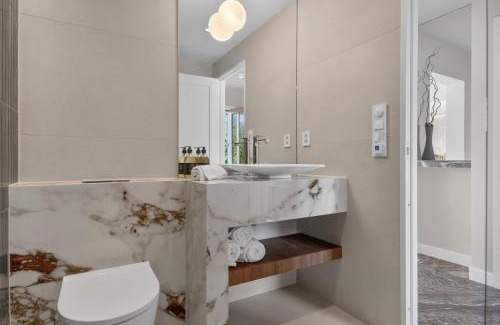 Haugesund Apartamento | Luxury Design Apartment with Local Art