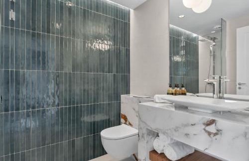 Haugesund Apartamento | Luxury Design Apartment with Local Art