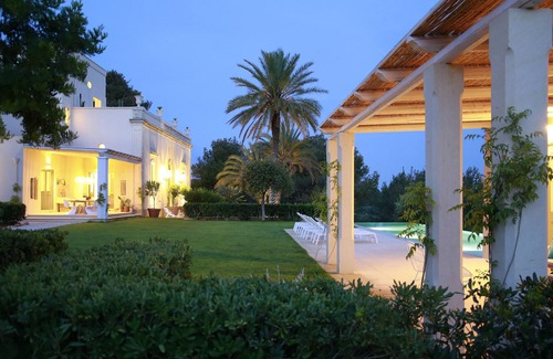Campi Salentina Villa | Villa de diseño de lujo con piscina infinita, magníficas vistas en el corazón de Puglia