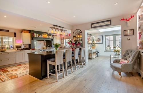 Ewen Casa | Luxury Detached Cotswold Holiday Home - Honeysuckle House