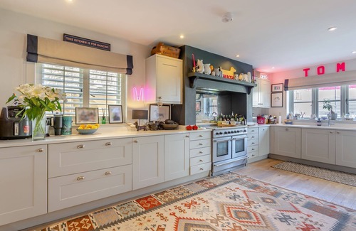 Ewen Casa | Luxury Detached Cotswold Holiday Home - Honeysuckle House