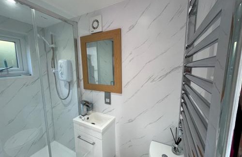 Clevedon Casa | Luxury Detached Hideaway near town, beach and woods