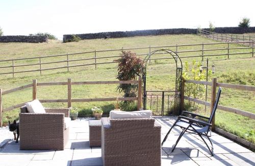 Belper Casa | Luxury Detached Peak District Stone Barn - Dog Friendly - Rural Walkers Paradise
