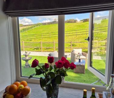 Belper Casa | Luxury Detached Peak District Stone Barn - Dog Friendly - Rural Walkers Paradise