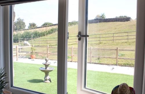 Belper Casa | Luxury Detached Peak District Stone Barn - Dog Friendly - Rural Walkers Paradise