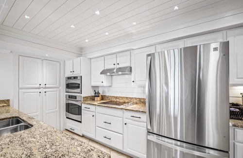 Ormond-by-the-Sea Condominio | Luxury direct oceanfront corner penthouse with heated pool and garage parking
