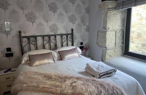 Lanhydrock Casa | Luxury Dog-Friendly 5 Star Cottage with Hot Tub