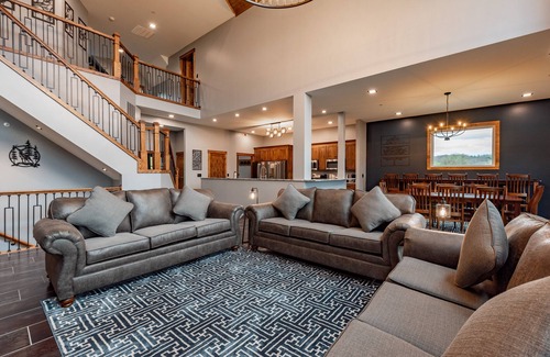 Swanton Casa | Luxury Dog Friendly Lodge w/ Pool & Hot Tub