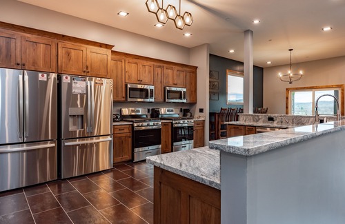 Swanton Casa | Luxury Dog Friendly Lodge w/ Pool & Hot Tub