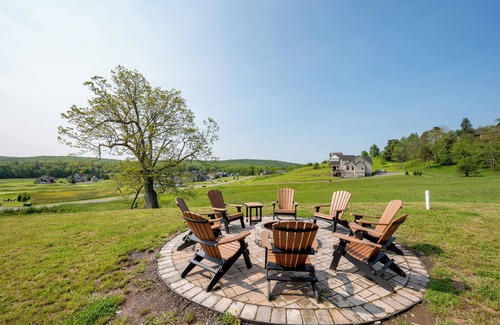 Swanton Casa | Luxury Dog Friendly Lodge w/ Pool & Hot Tub