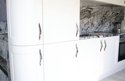 Belper Casa | Luxury Dog Friendly Peak District Barn. Amazing Walks, Village pub & restaurant.