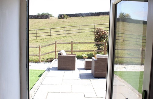 Belper Casa | Luxury Dog Friendly Peak District Barn. Amazing Walks, Village pub & restaurant.