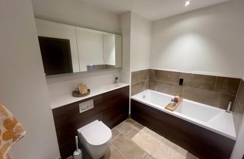 Gascoigne Casa | Luxury Double Bed En-Suite in London
