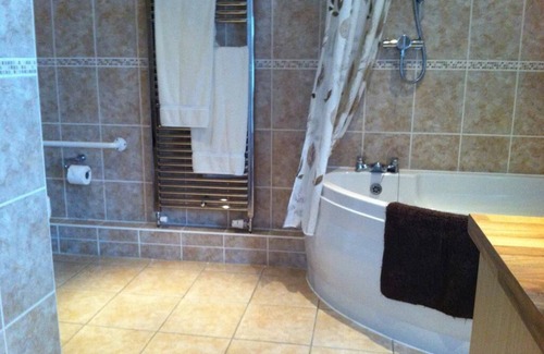 Chard Casa | Cama de Matrimonio o Dos Camas-Lujoso-Baño en la habitacion