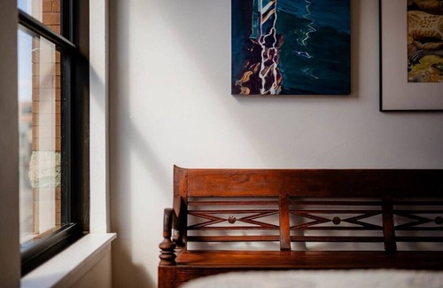 Neenah Apartamento | Luxury Downtown Flat
