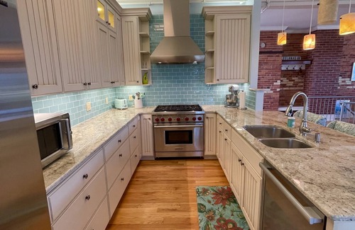 Frankfort Casa | Luxury Downtown Loft 2 bedroom/ 2 bath Home