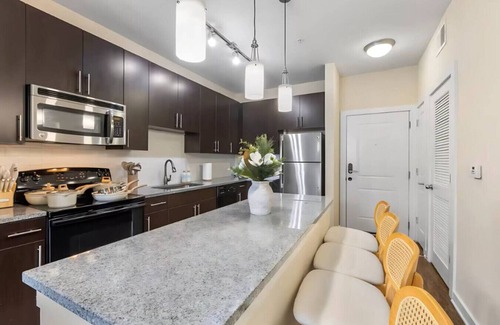 North Hyde Park Apartamento | Luxury downtown retreat | Pool, Gym & Free Parking