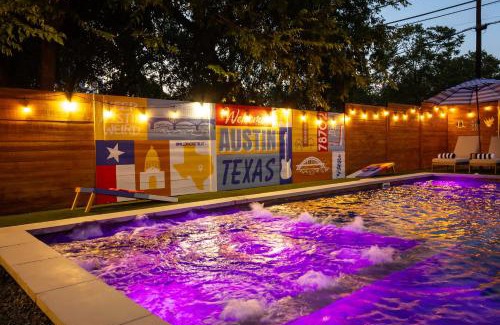 East Cesar Chavez Casa | Luxury Downtown Retreat with Pool and Hot Tub, 6Bdr