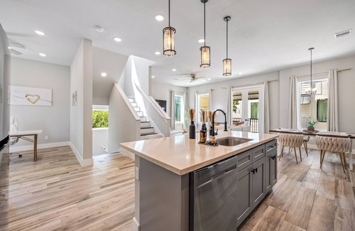 Greater Heights Casa | Luxury Downtown Stay With 3BR+4BTHR & Free Parking