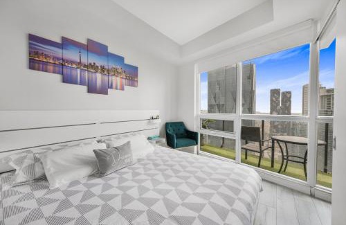 Downtown Toronto Apartamento | Luxury Downtown Toronto 2 Bedroom Suite with City and Lake Views and Free Parking