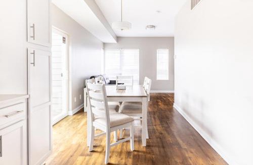 Downtown Cleveland Casa | Luxury Downtown Townhome Private Garage Unit 6