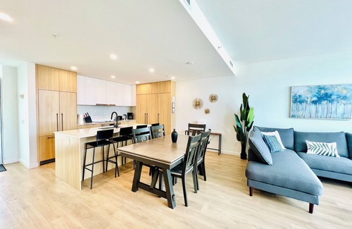 Surrey Condominio | Luxury Downtown Townhome with View